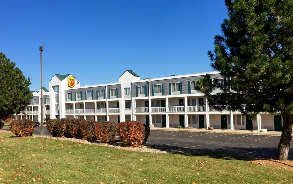 Hotel Super 8 By Wyndham Madison East Extérieur photo