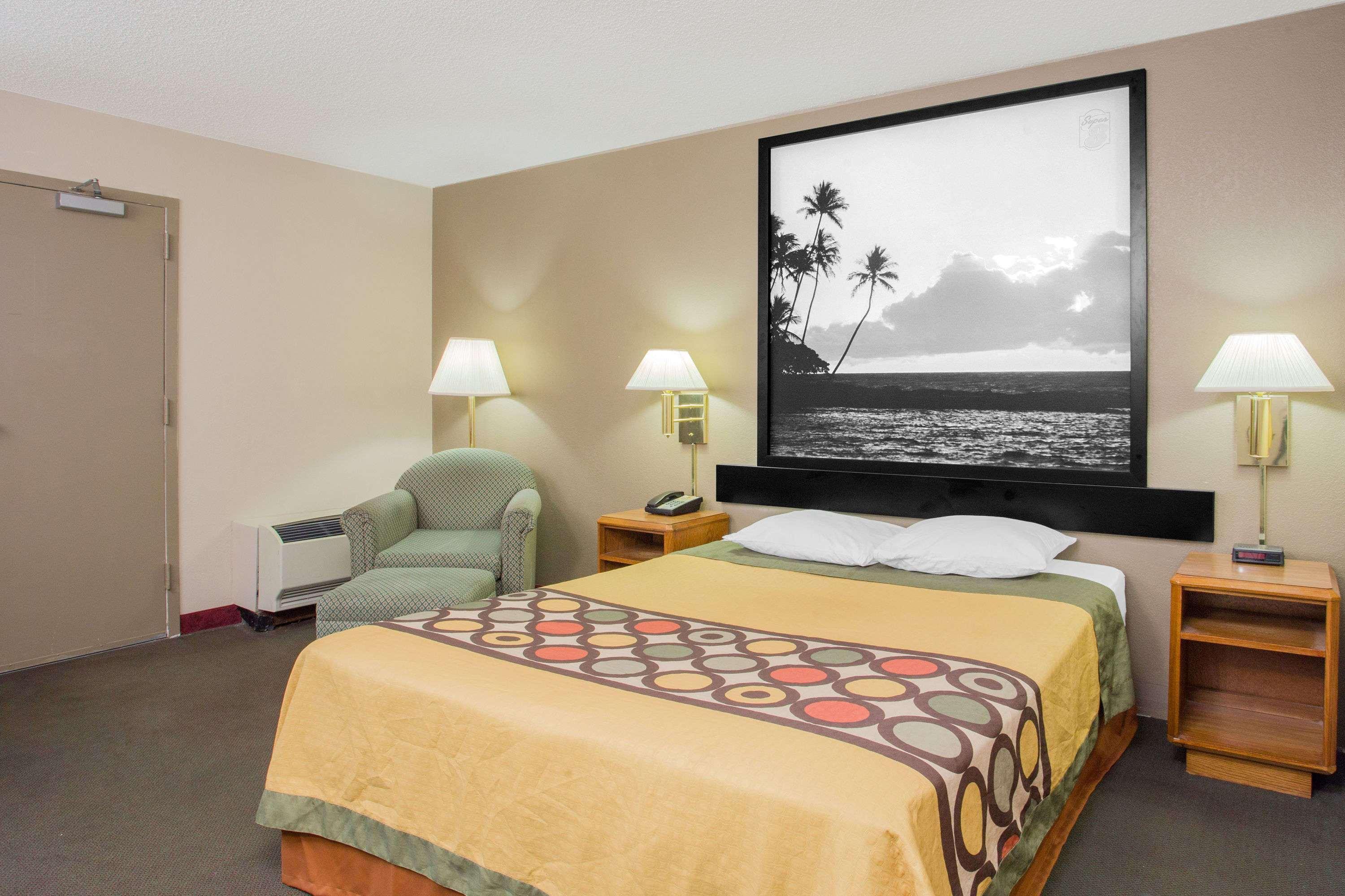 Hotel Super 8 By Wyndham Madison East Extérieur photo