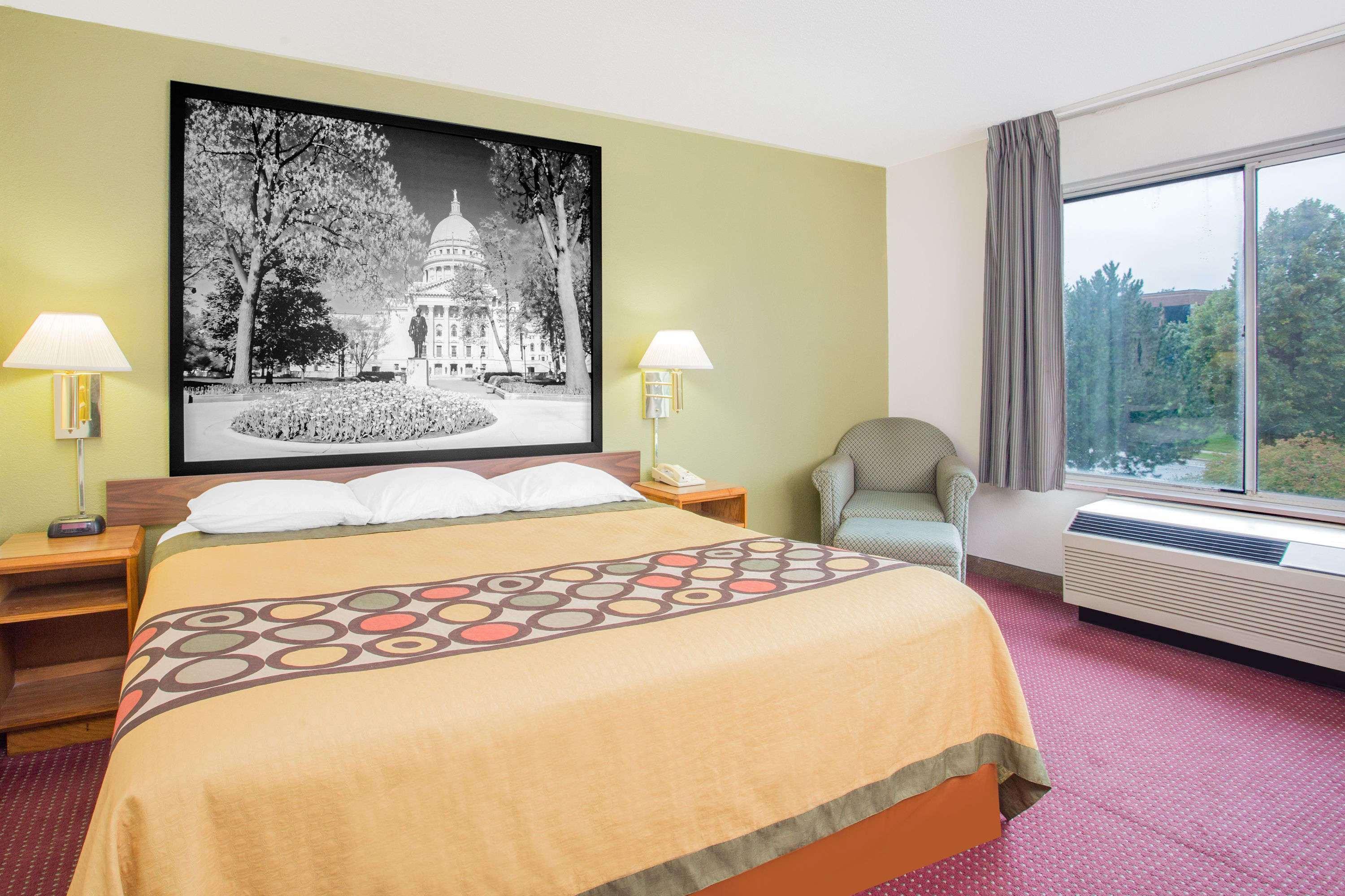 Hotel Super 8 By Wyndham Madison East Extérieur photo