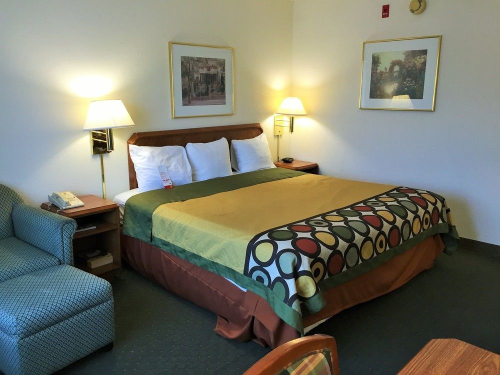Hotel Super 8 By Wyndham Madison East Extérieur photo