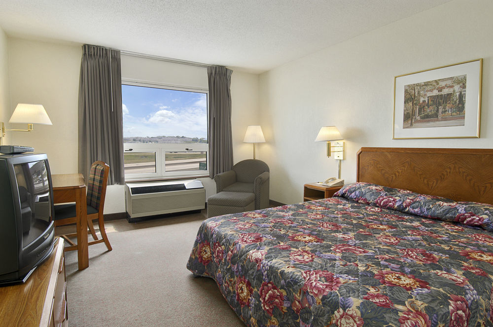 Hotel Super 8 By Wyndham Madison East Chambre photo
