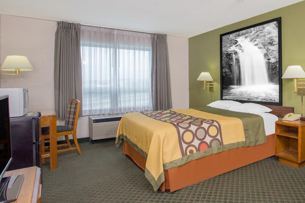 Hotel Super 8 By Wyndham Madison East Extérieur photo