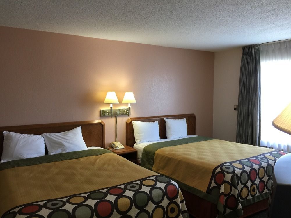 Hotel Super 8 By Wyndham Madison East Extérieur photo