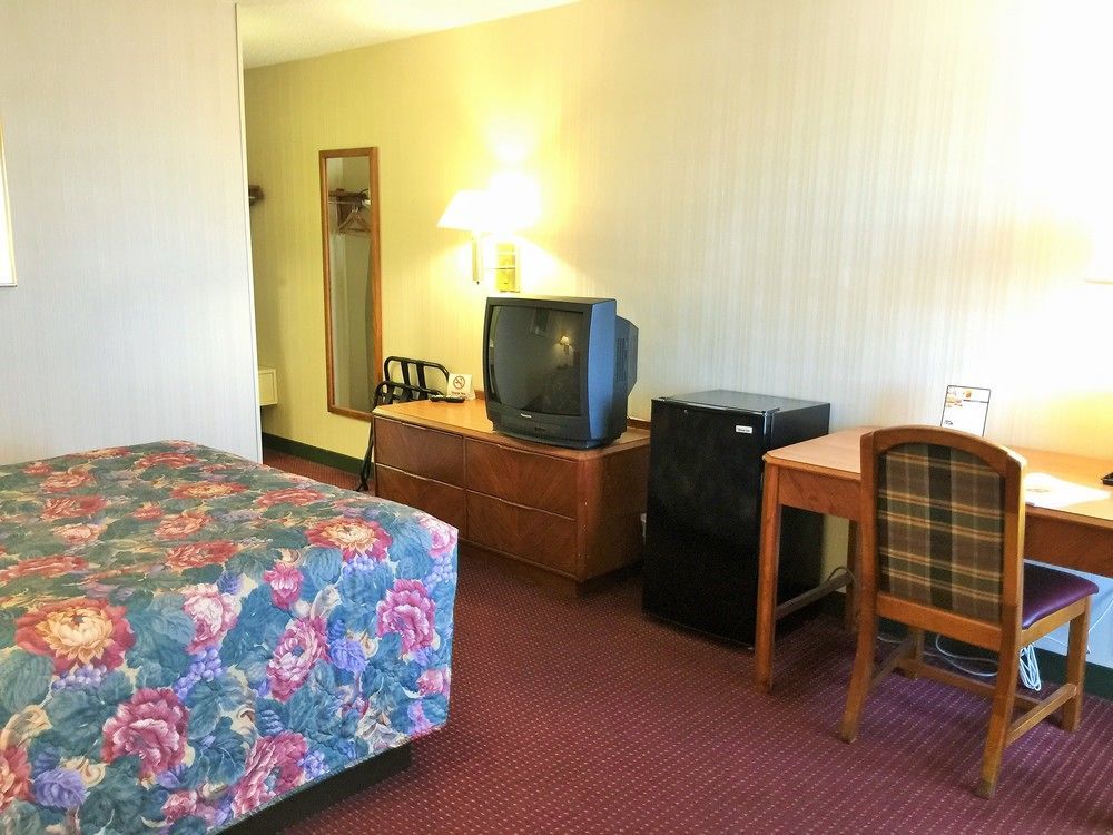 Hotel Super 8 By Wyndham Madison East Extérieur photo