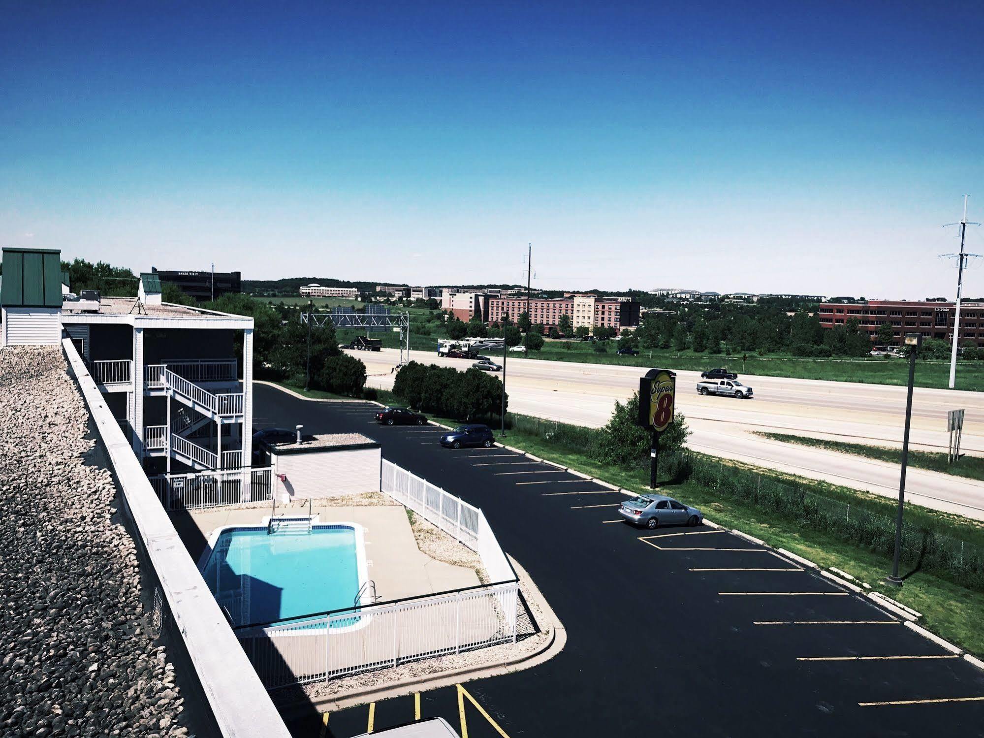 Hotel Super 8 By Wyndham Madison East Extérieur photo