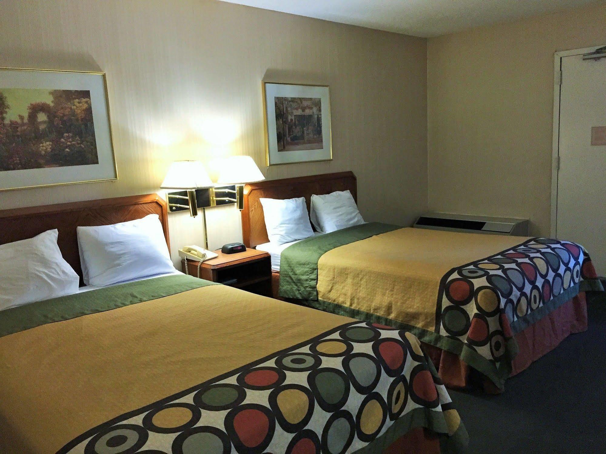 Hotel Super 8 By Wyndham Madison East Extérieur photo
