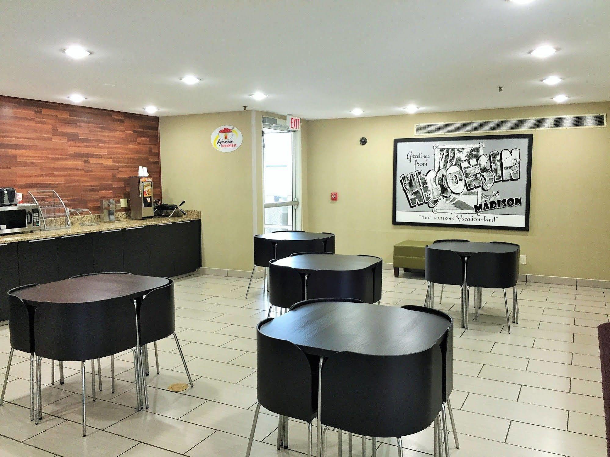 Hotel Super 8 By Wyndham Madison East Extérieur photo